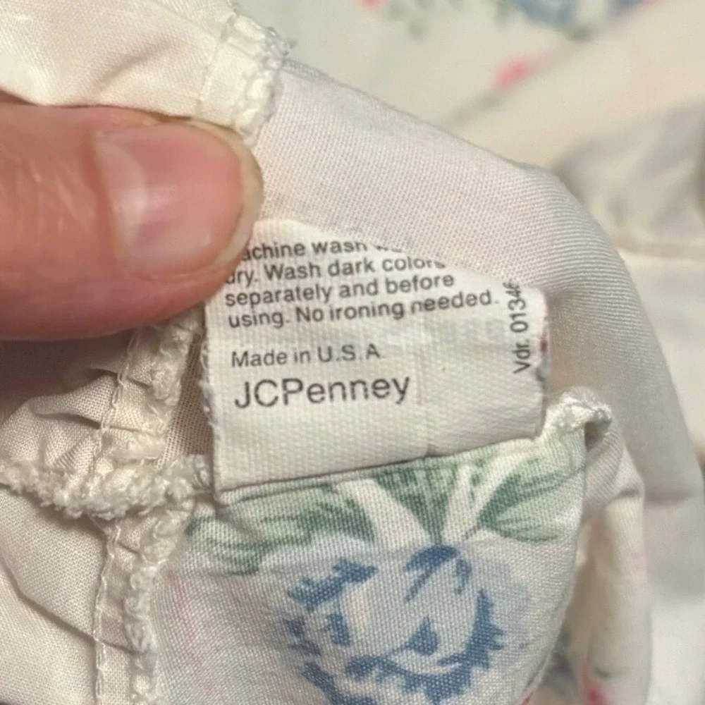 VTG JCPenney Pillowcase Standard‎ Cream Floral Ruffle Cottagecore Rose